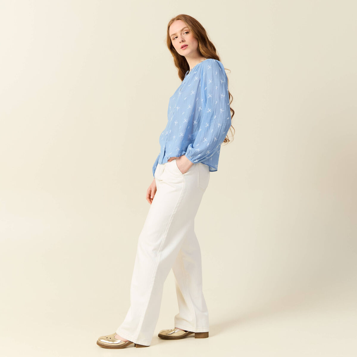 Blouse manches longues brodée bleu ciel femme
