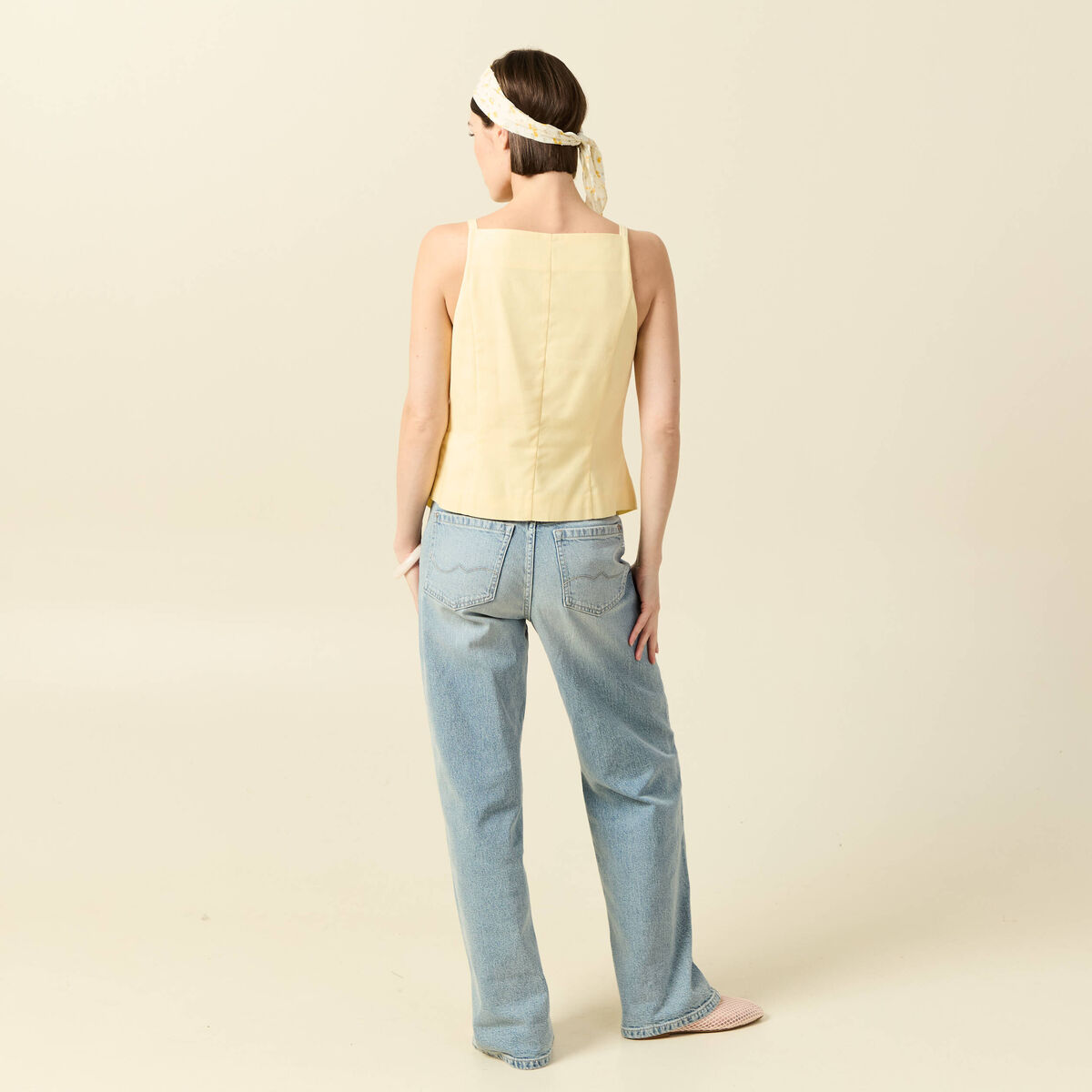D&eacute;bardeur cintr&eacute; col carr&eacute; &agrave; bretelles jaune clair femme