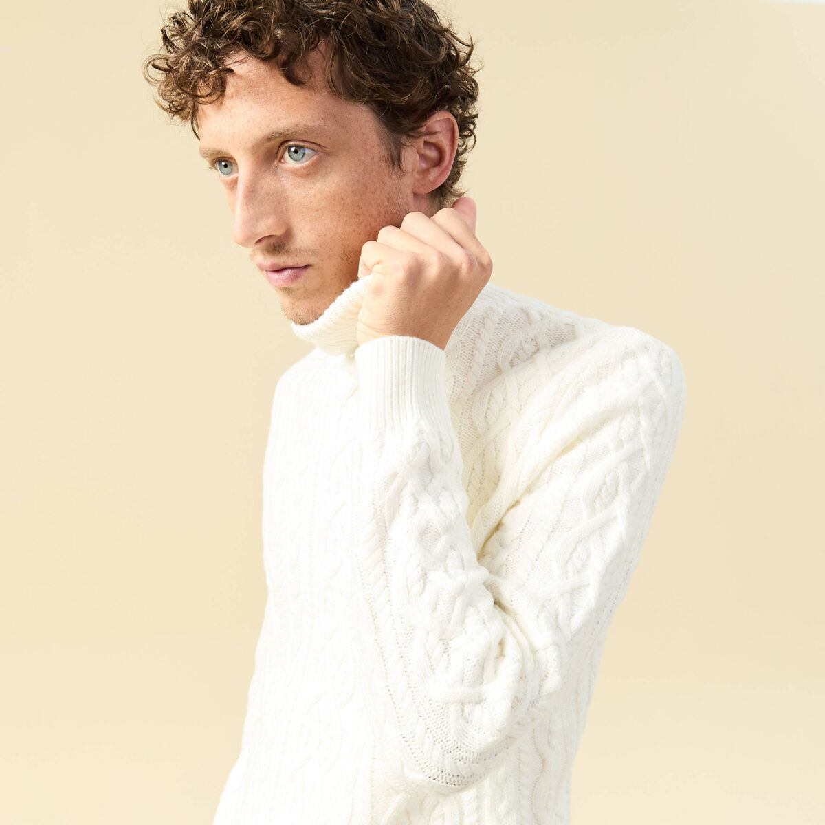 Tricot col montant ecru homme
