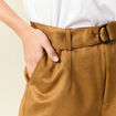 Short droit ceintur&eacute; su&eacute;dine marron femme