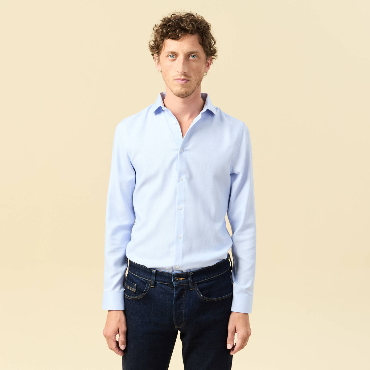 Chemise cintr&eacute;e manches longues bleu ciel homme