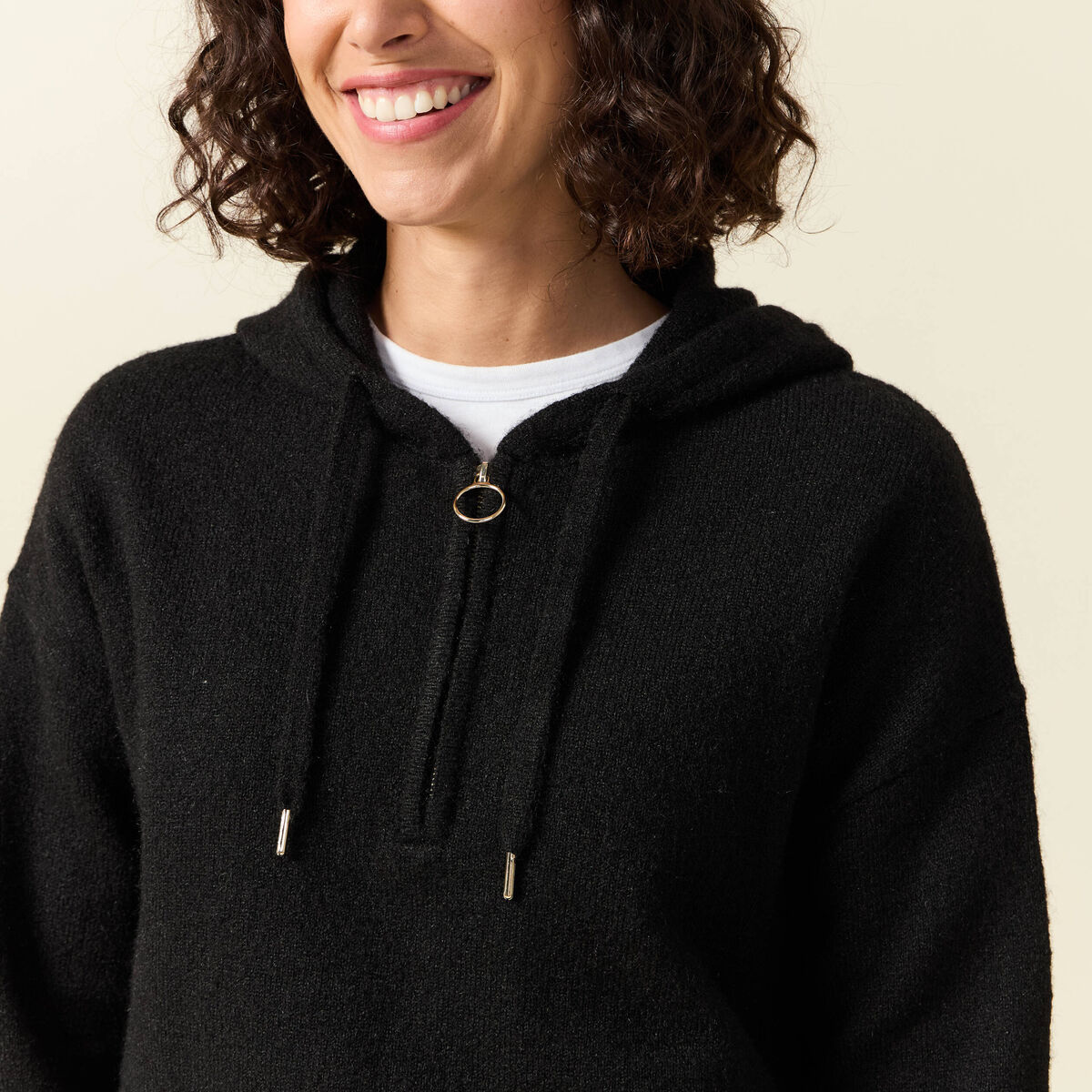 Pull &agrave; capuche zipp&eacute; noir femme