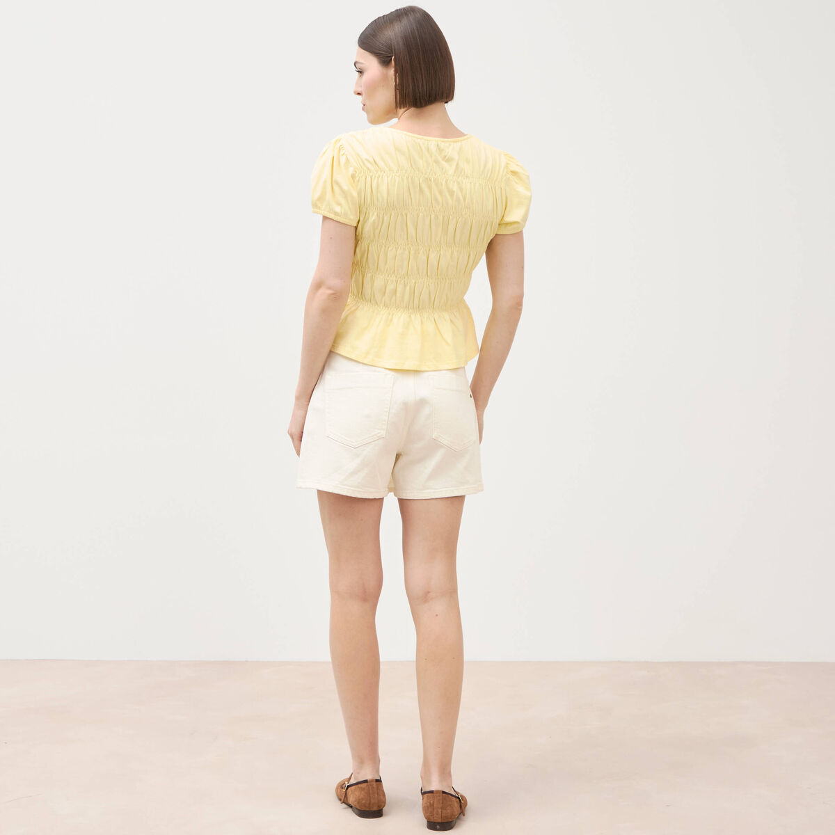 T-shirt fronc&eacute; col rond manches courtes jaune pastel femme