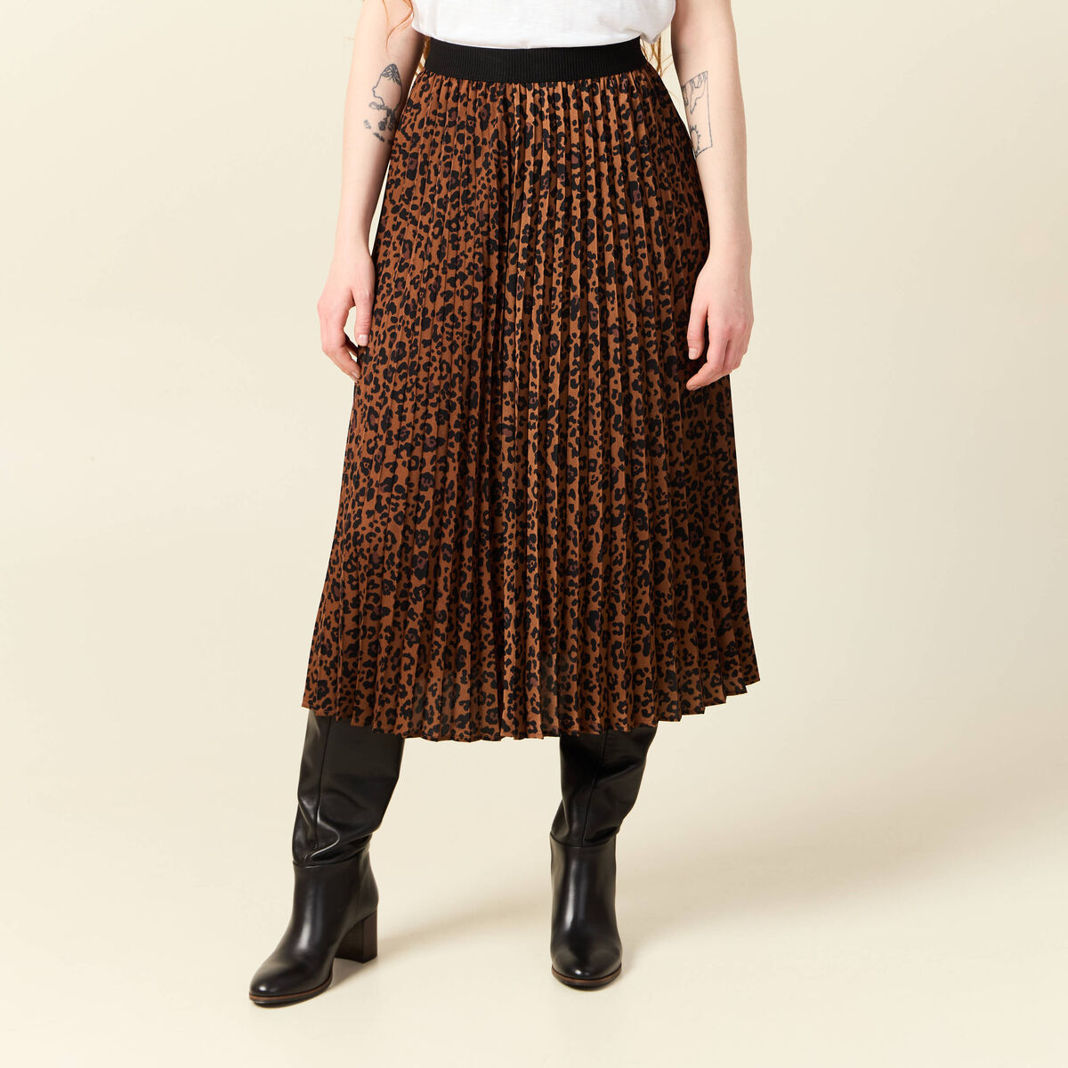 Jupe longue droite plissée marron foncé femme