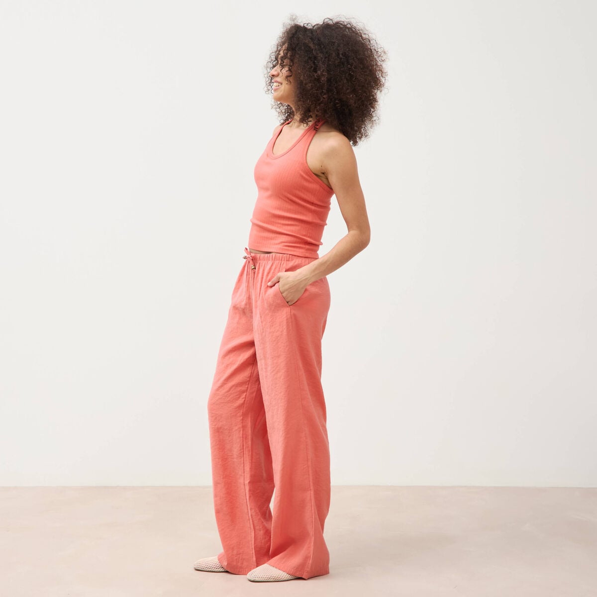 Pantalon large taille standard fluide rouge fonc&eacute; femme