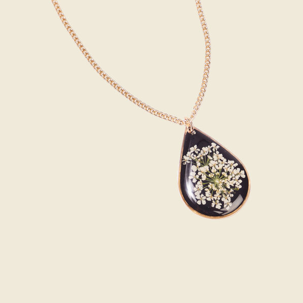 Collier avec pendentif noir femme