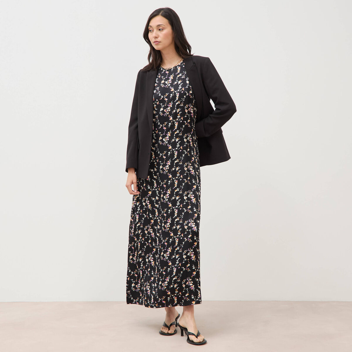 Robe longue droite sans manches col v noir femme