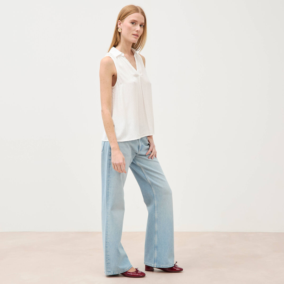 Top sans manches col tailleur ecru femme