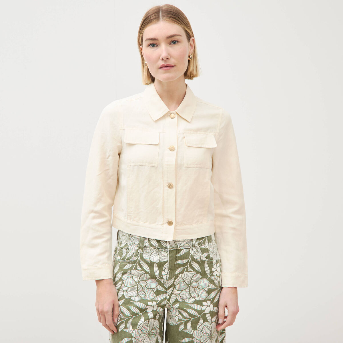 Veste courte boutonn&eacute;e ecru femme