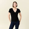 T-shirt ajust&eacute; col V manches courtes noir femme