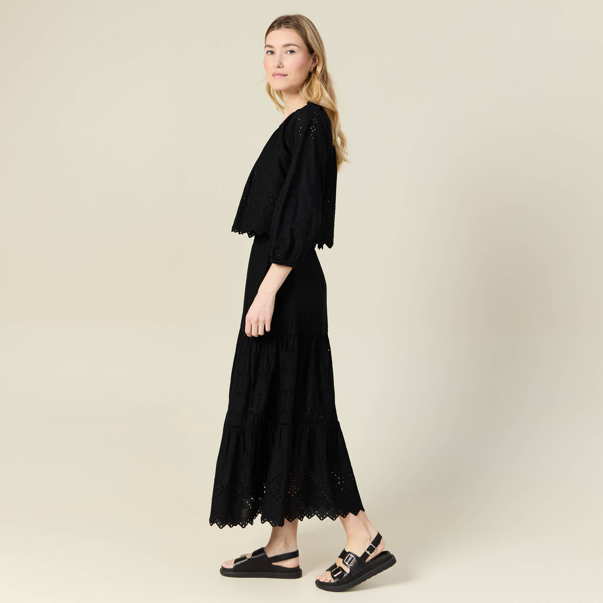 Jupe longue évasée brodée noir femme