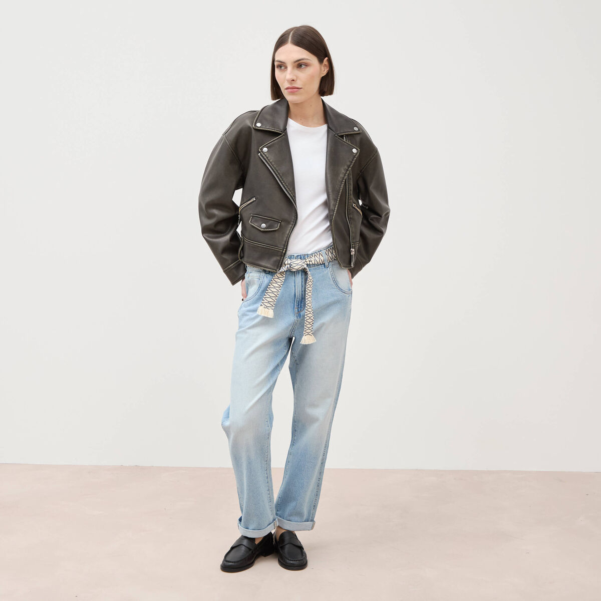 Jeans boyfriend ceintur&eacute; denim bleach femme