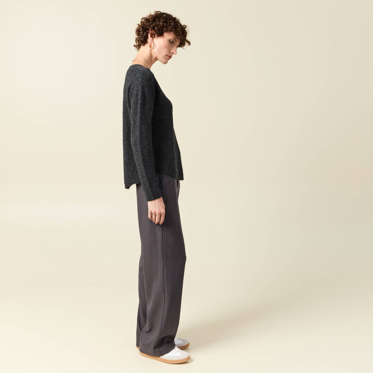 Pull manches longues col en V gris foncé femme