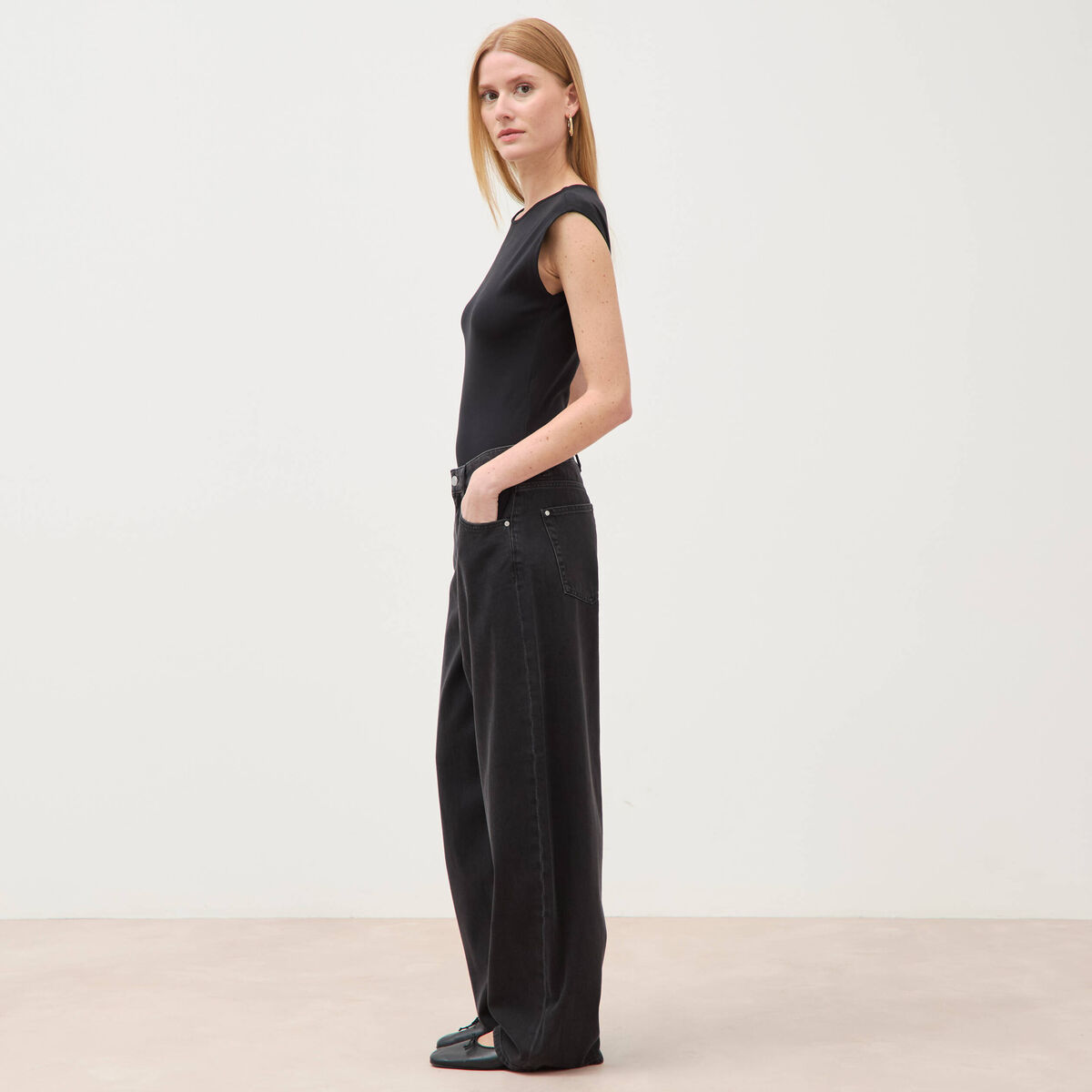 Body ajust&eacute; col rond manches d&eacute;bardeur noir femme