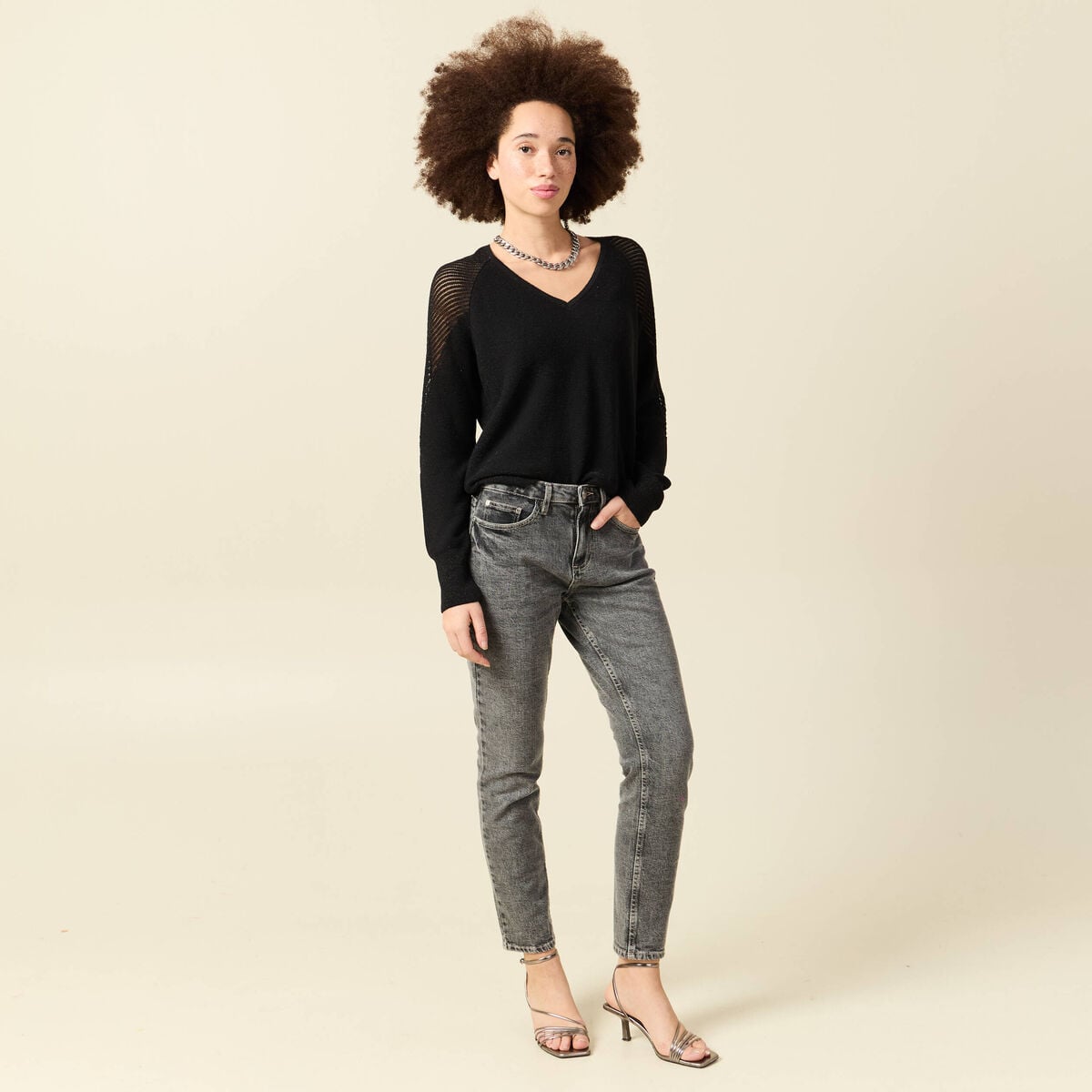 Pull ajour&eacute; col V manches longues noir femme