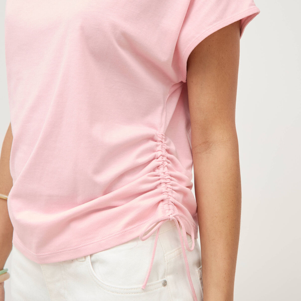 T-shirt ajust&eacute; col rond manches courtes rose clair femme