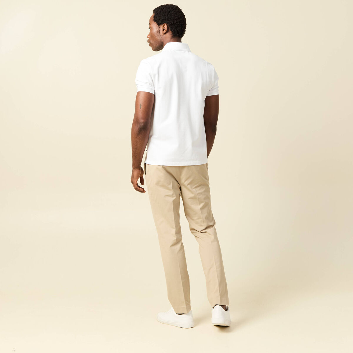 Polo cintr&eacute; manches courtes col polo blanc homme