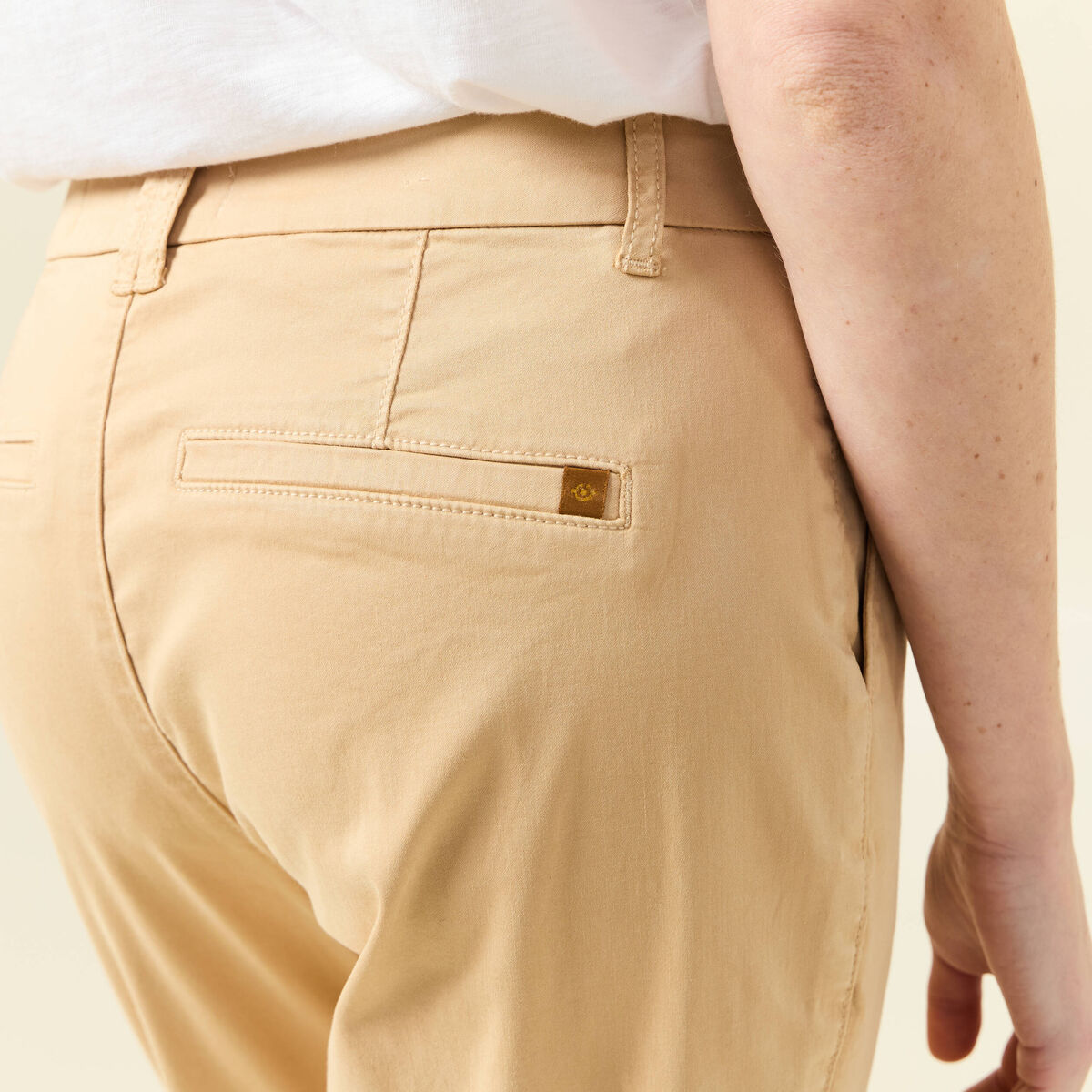 Pantalon chino cigarette beige femme