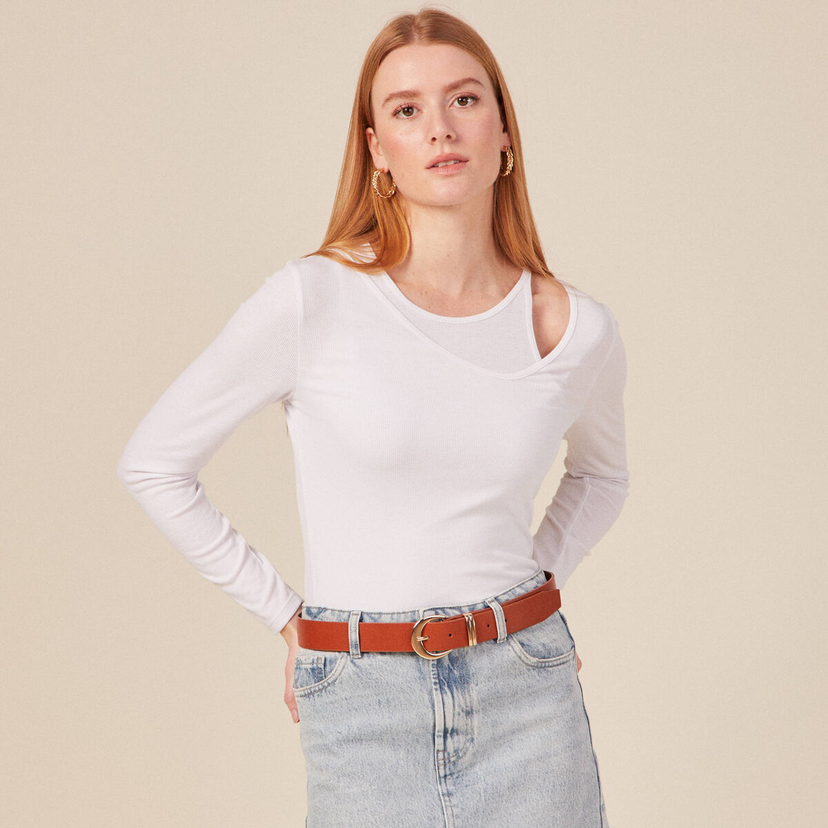 T-shirt ajust&eacute; d&eacute;collet&eacute; manches longues blanc femme