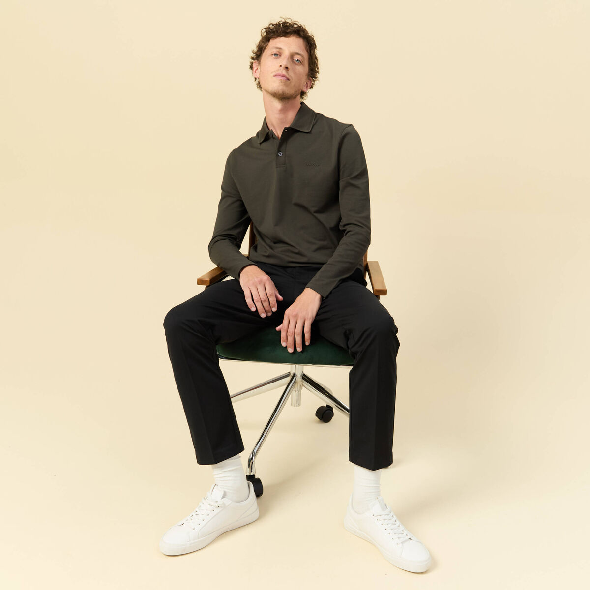 Polo cintr&eacute; manches longues vert kaki homme