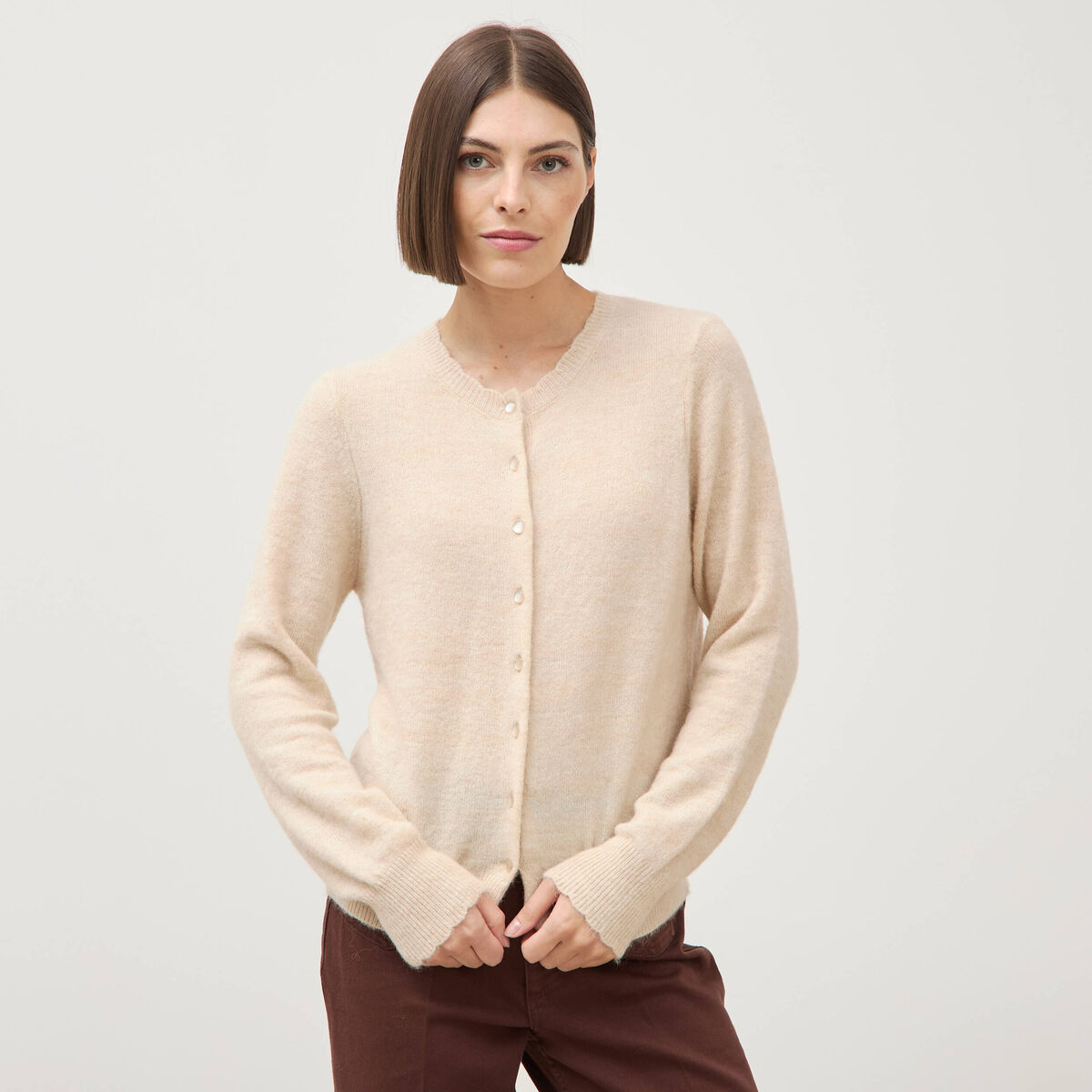 Gilet droit col rond manches longues creme femme