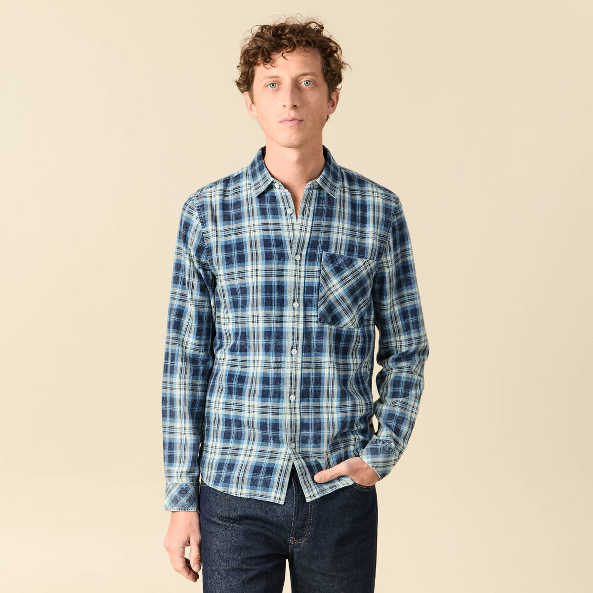 Chemise droite courte en coton bleu fonc&eacute; homme