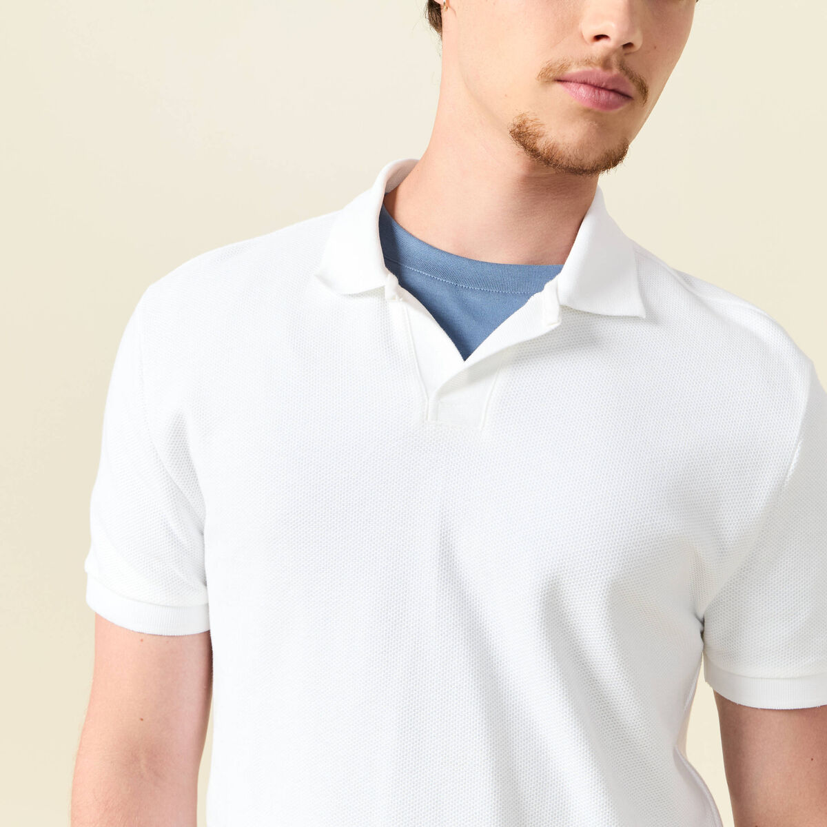 Polo cintr&eacute; manches courtes en coton blanc homme