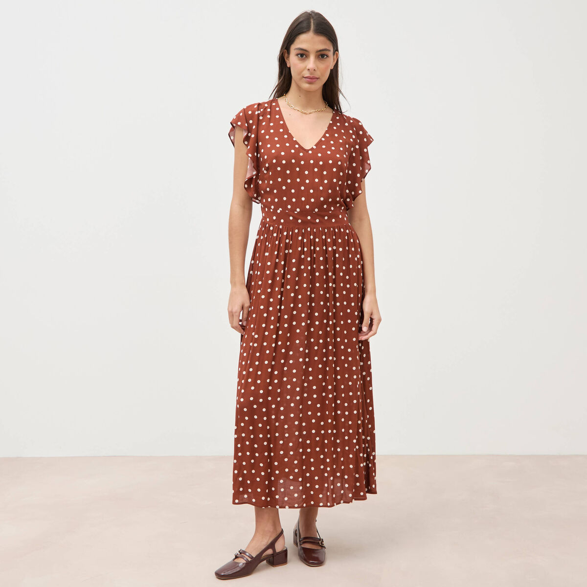 Robe longue &eacute;vas&eacute;e col v manches courtes marron cognac femme