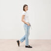 Jeans boyfriend ceintur&eacute; denim bleach femme