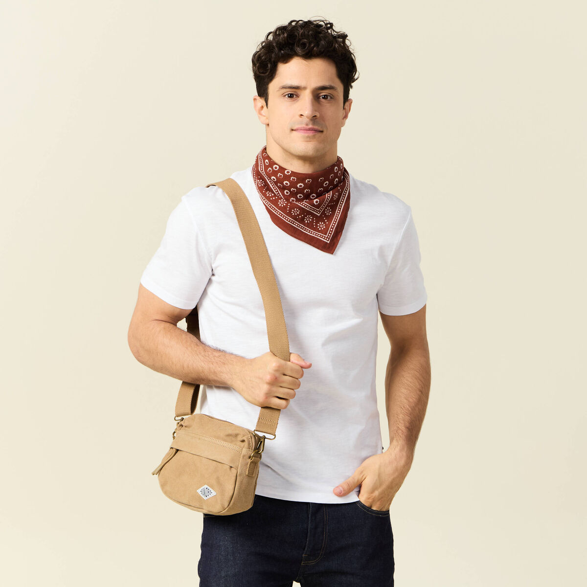 T-shirt ajust&eacute; col rond manches courtes blanc homme