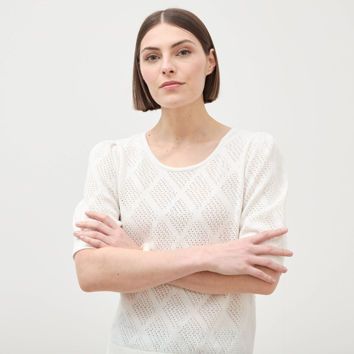 Pull ajour&eacute; droit court manches courtes ecru femme
