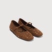 Ballerines avec d&eacute;tails clout&eacute;s marron fonc&eacute; femme
