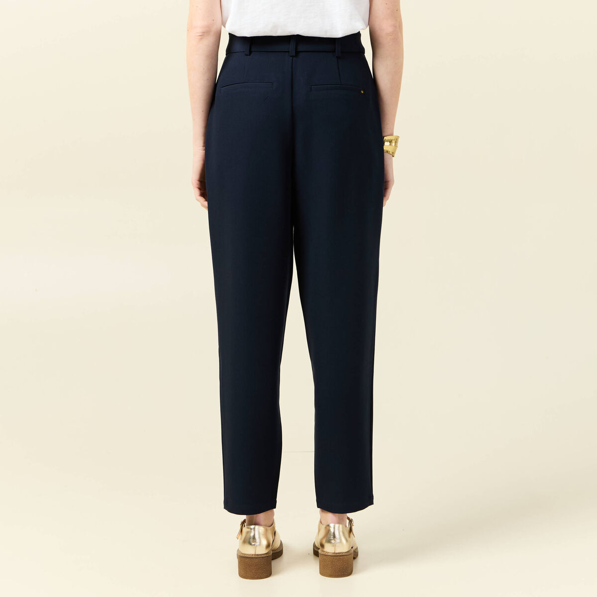 Pantalon carotte ceinturé bleu marine femme
