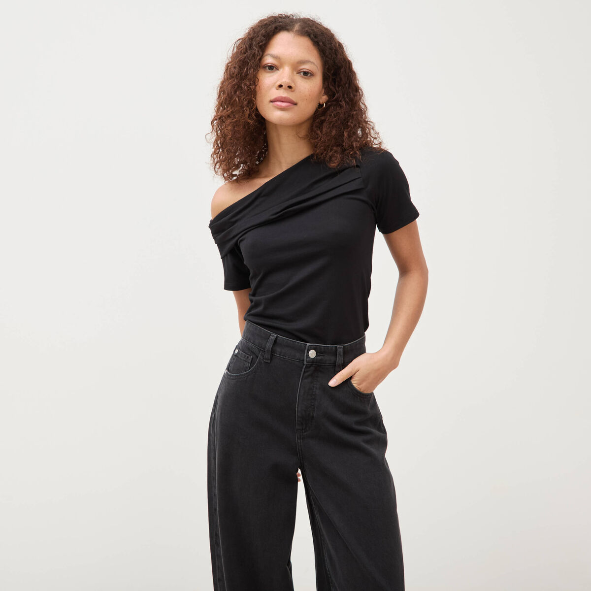 T-shirt ajust&eacute; manches courtes noir femme