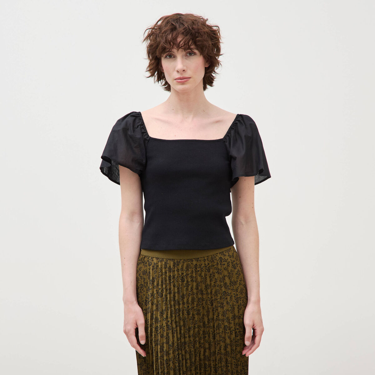 T-shirt bi-mati&egrave;re ajust&eacute; d&eacute;collet&eacute; noir femme