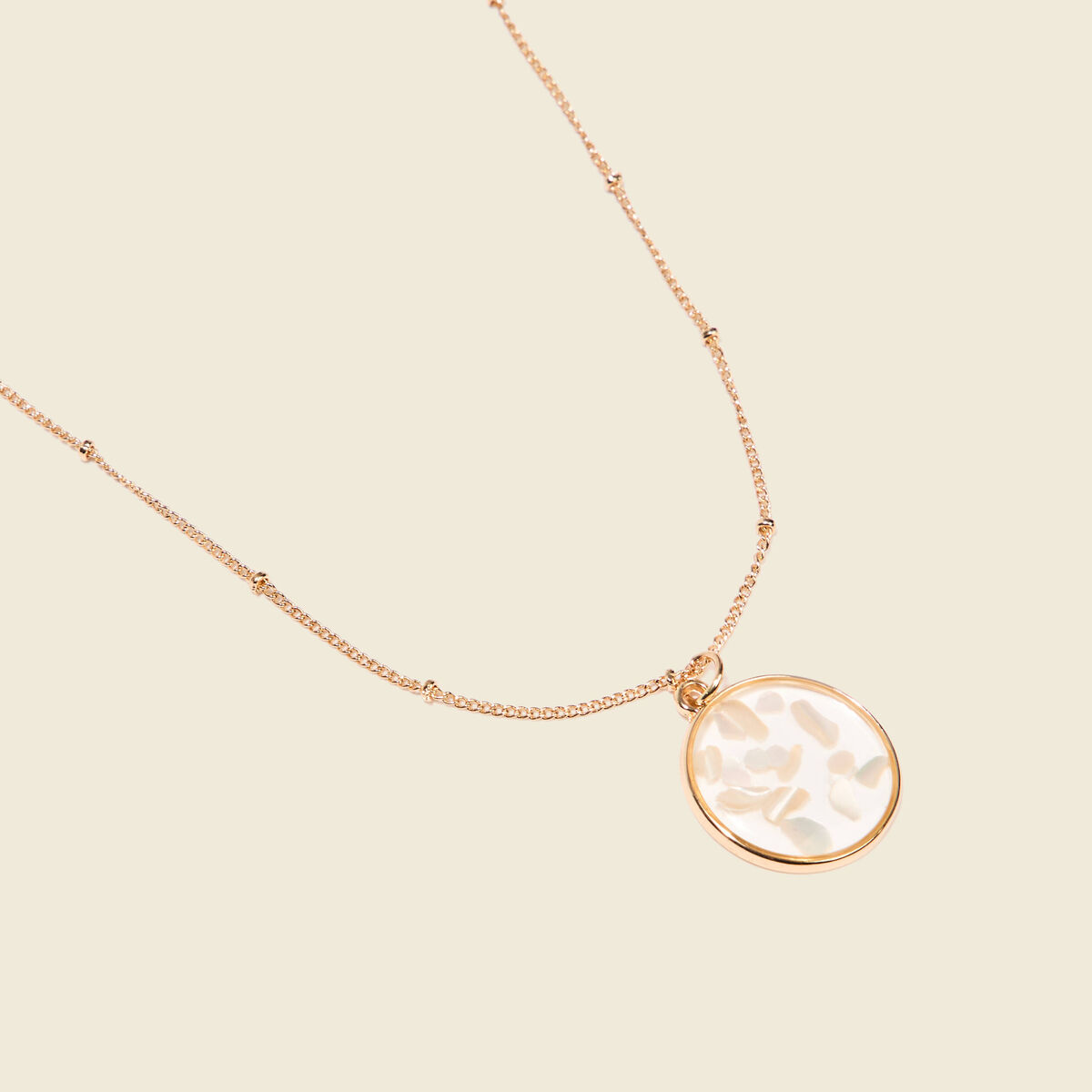 Collier pendentif résine couleur or femme