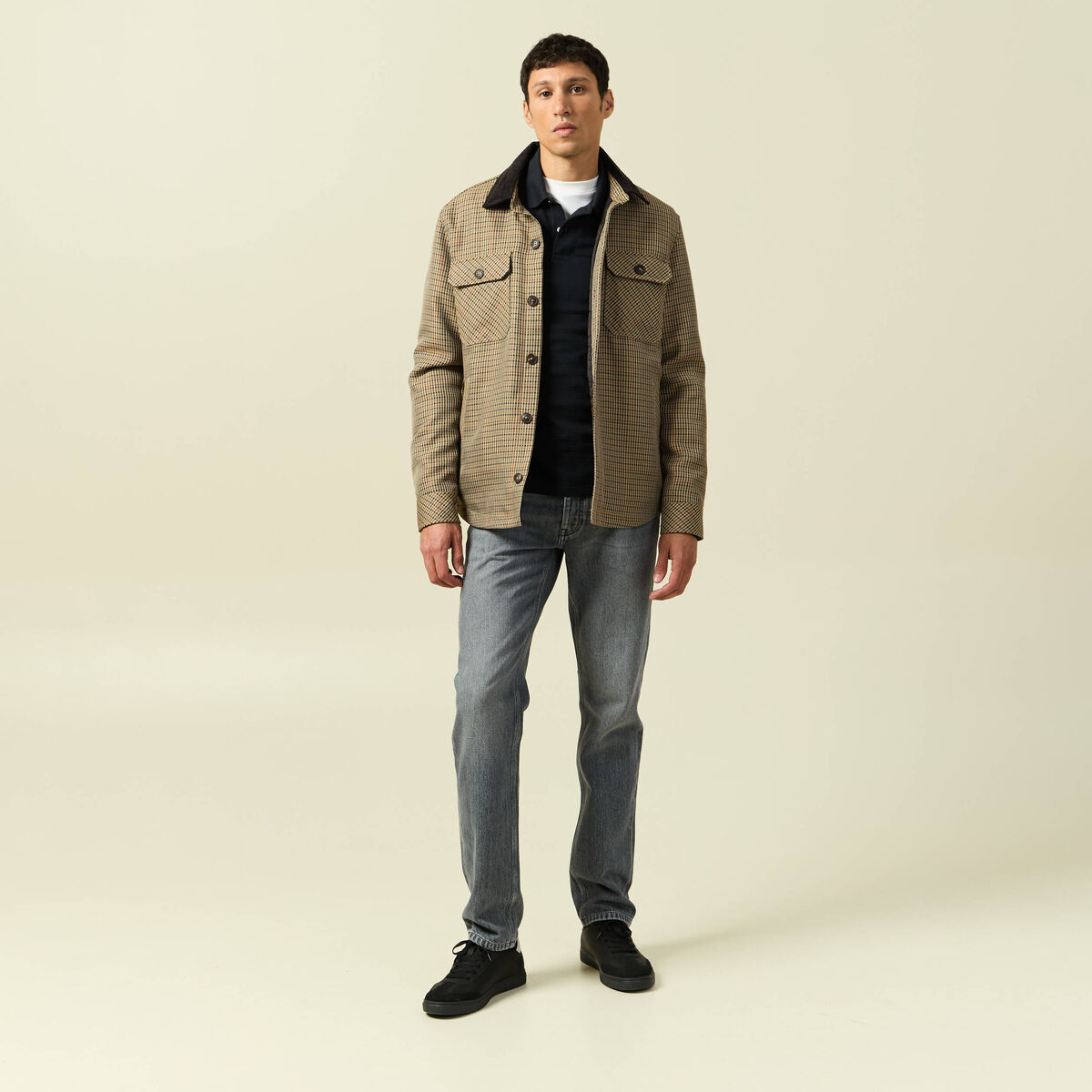Polo cintr&eacute; manches longues en coton noir homme