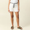 Short boyfriend ceinturé jean denim blanc femme