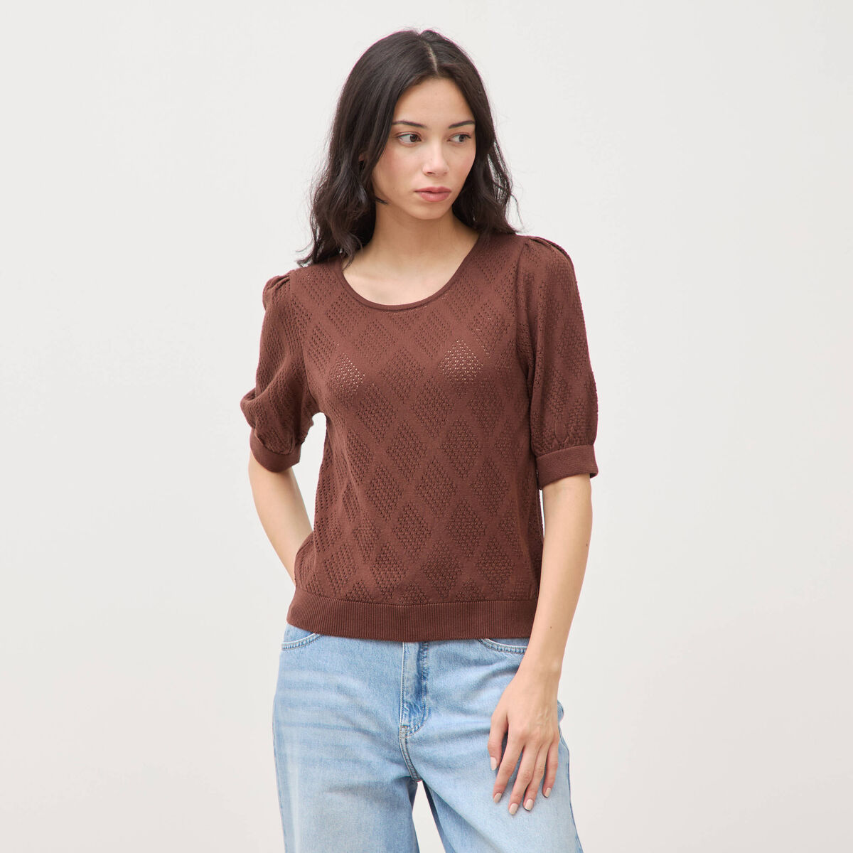 Pull ajour&eacute; droit court manches courtes marron fonc&eacute; femme