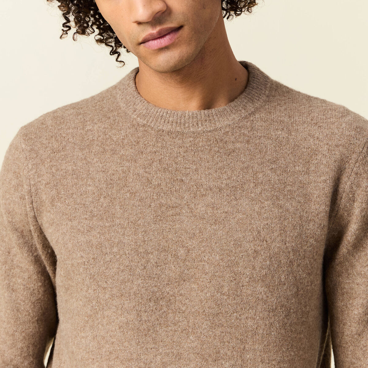 Pull manches longues col rond taupe homme