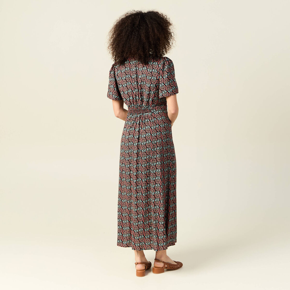 Robe longue droite col v manches courtes noir femme
