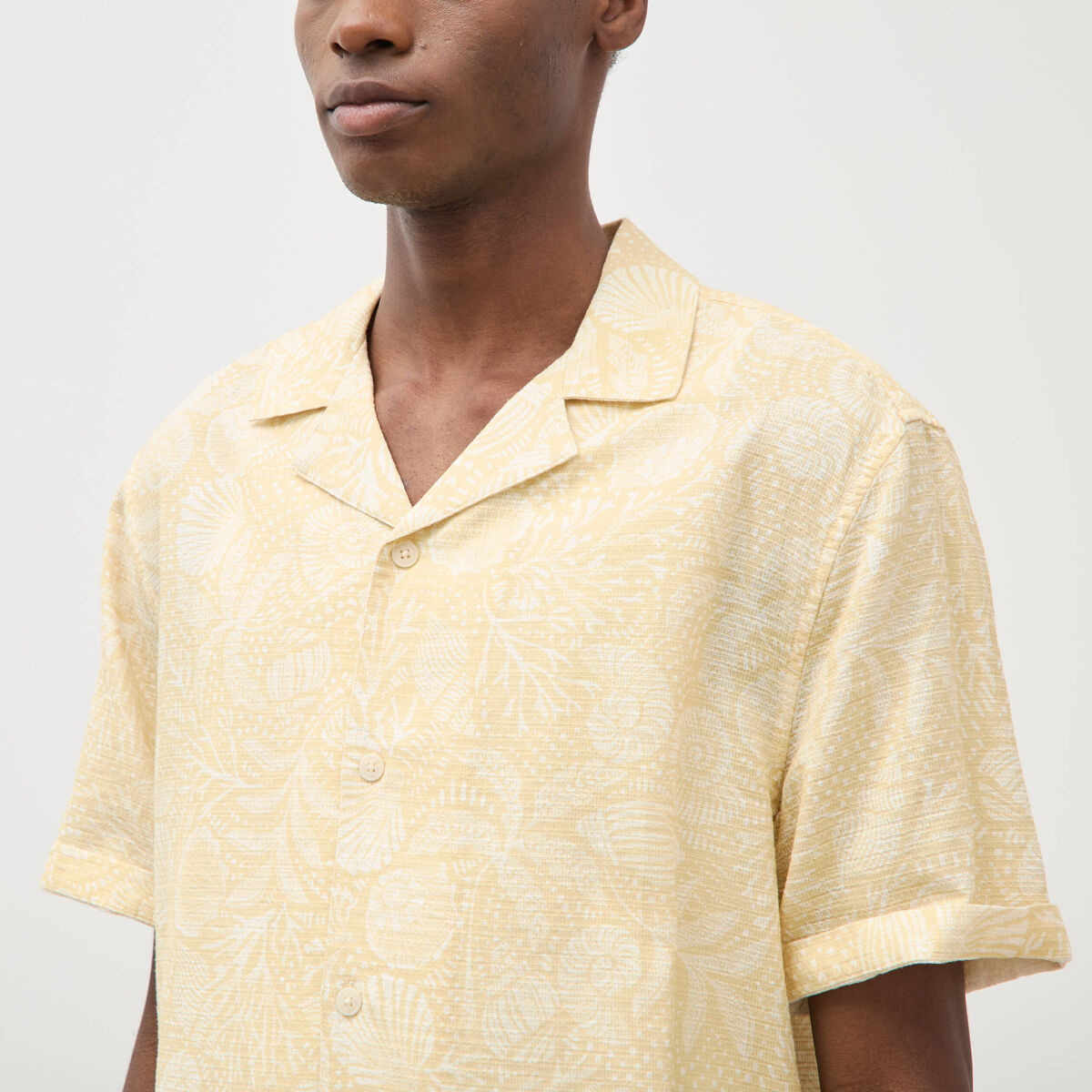Chemise print&eacute;e manches courtes jaune paille homme