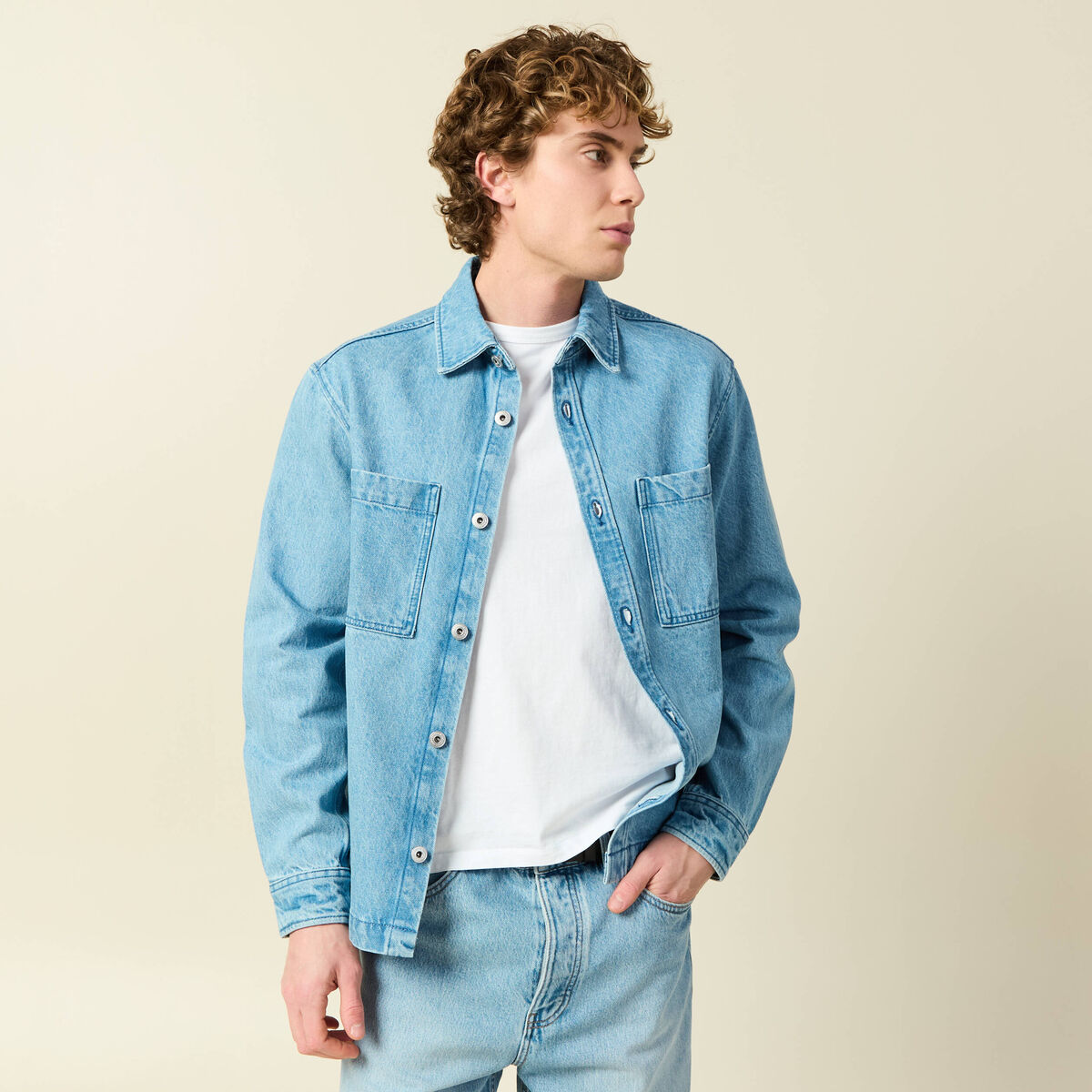Surchemise en jeans coton coupe droite denim bleach homme