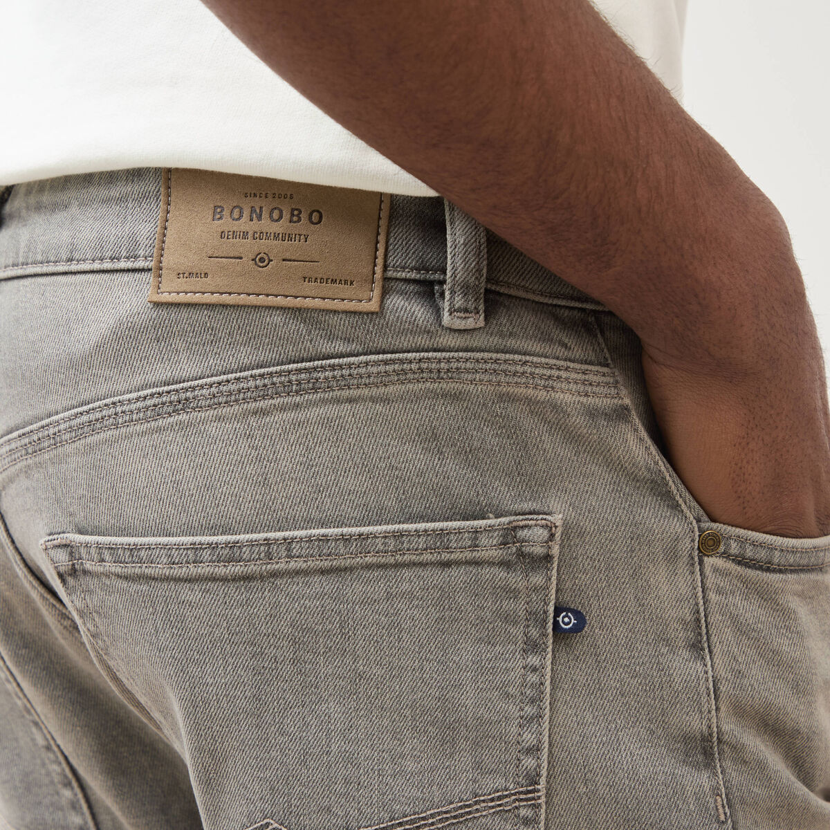 Jeans straight longueur 32 en coton denim snow gris homme