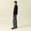 Polo cintr&eacute; manches longues en coton noir homme