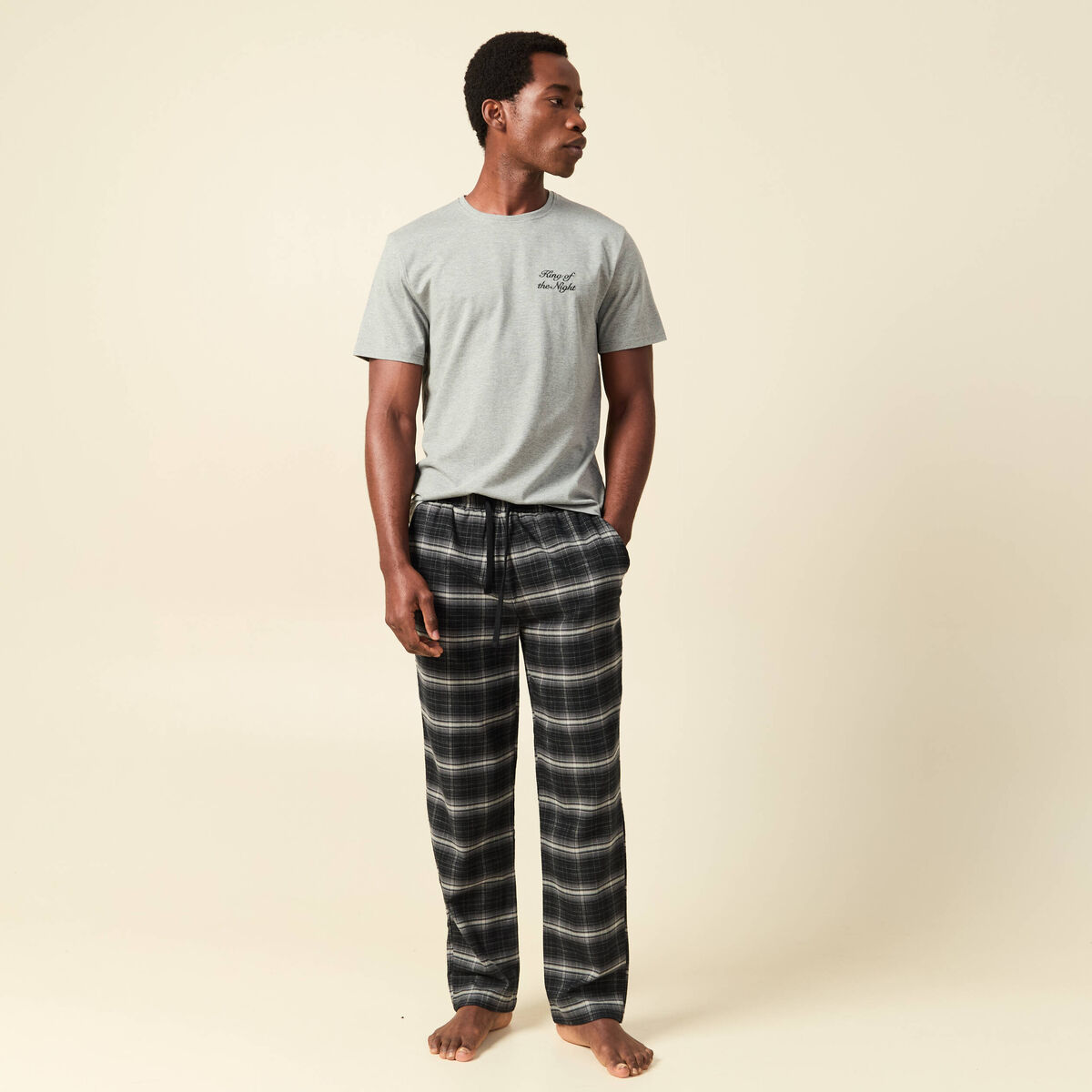 Pyjama haut et bas gris fonc&eacute; homme