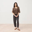 Pull droit court col v manches courtes marron femme