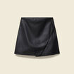 Jupe-short en similicuir doubl&eacute;e noir femme