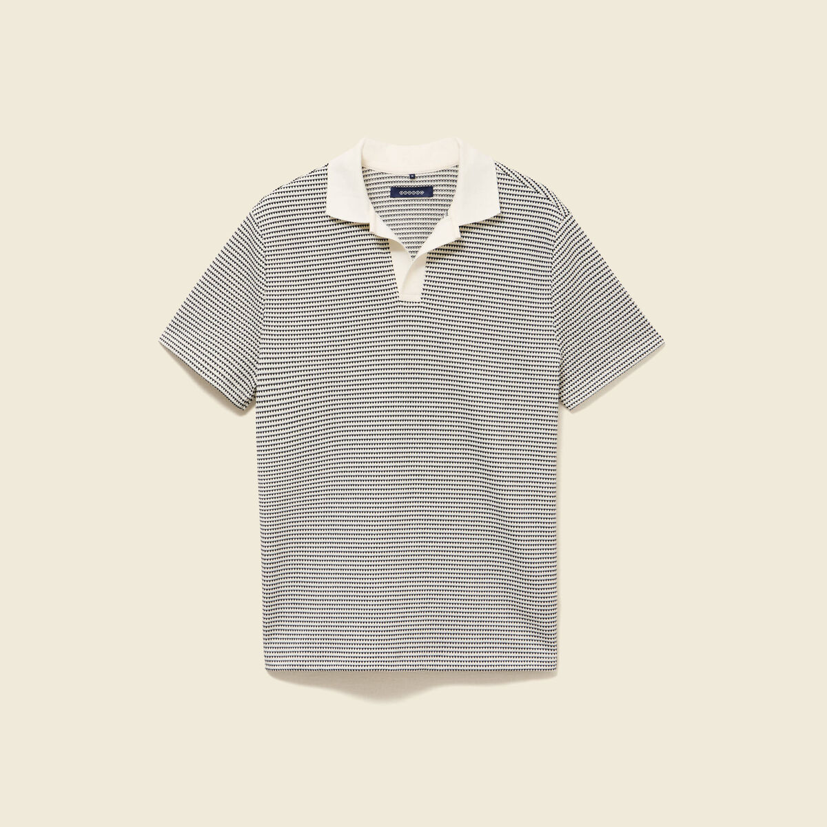 Polo cintr&eacute; manches courtes col cubain ecru homme