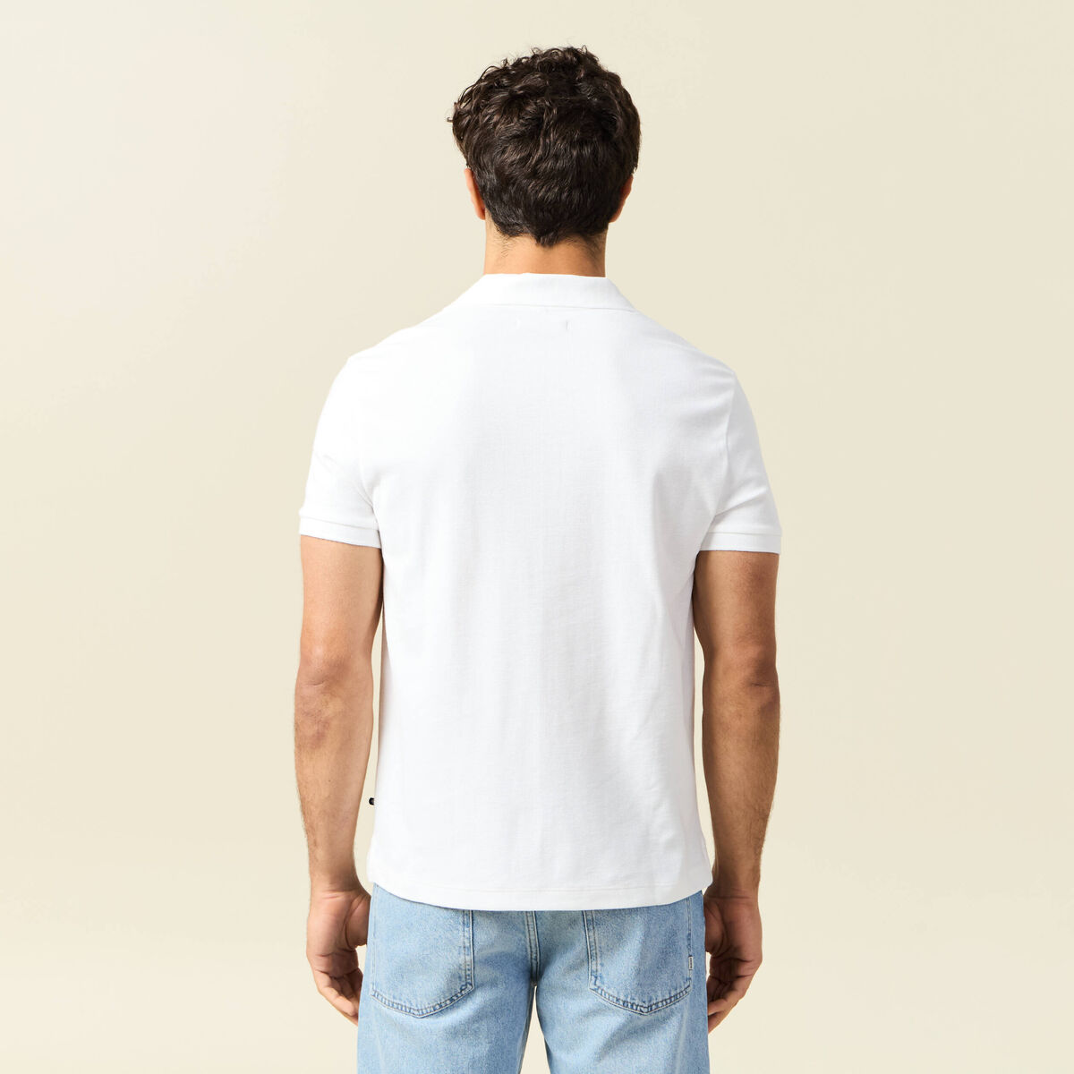 Polo cintr&eacute; col cubain manches courtes blanc homme